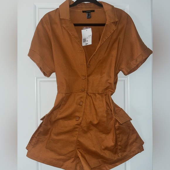 Forever 21 Pants - Open back jumpsuit/short with tie belt waist. Size M